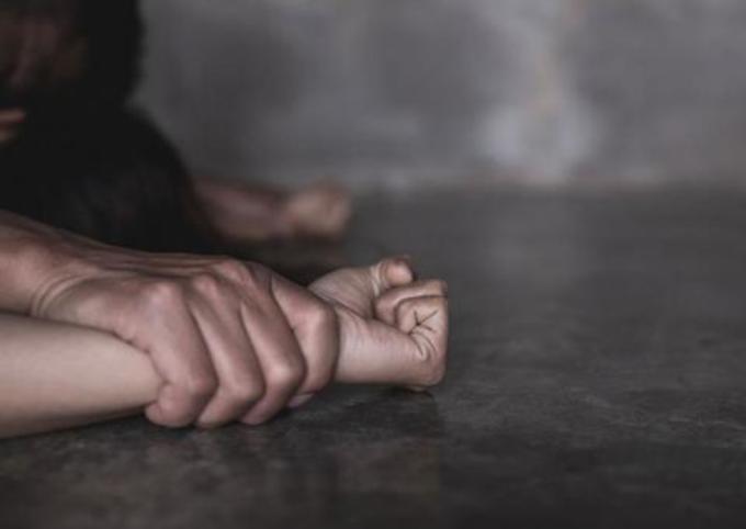 Cinco homens são presos após estuprar irmãs de 9 e 12 anos 