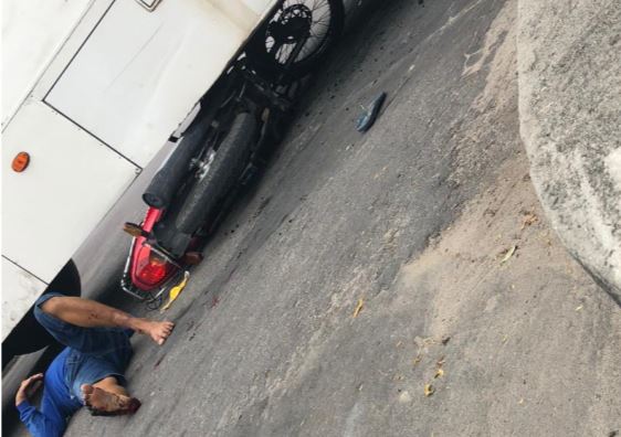 Homem fica ferido após quase ser esmagado por ônibus em avenida de Manaus