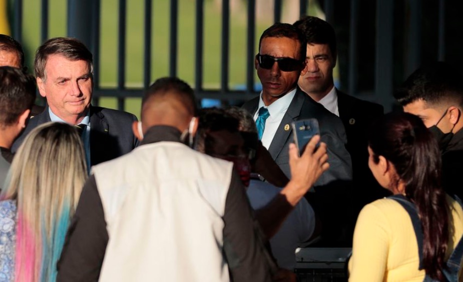 Bolsonaro confirma churrasco no dia em que Brasil completa 10 mil mortos por coronavírus