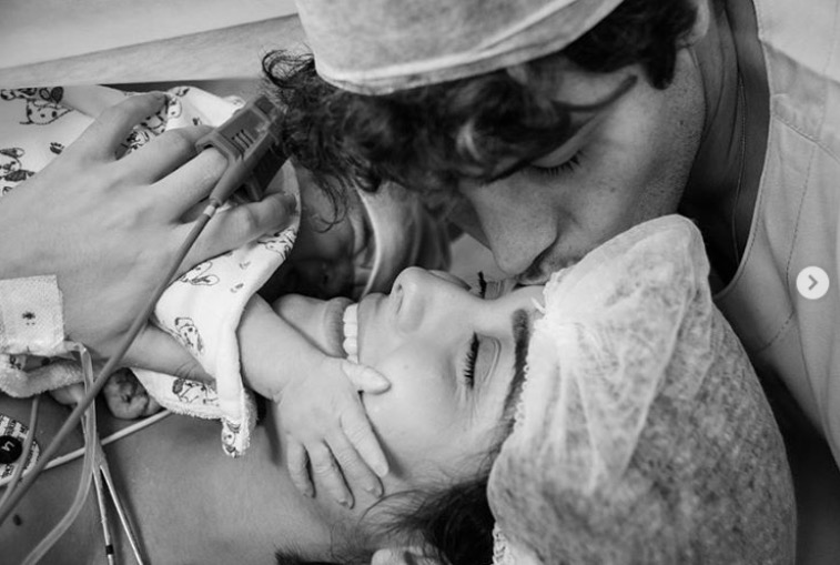 Letícia Almeida dá à luz a segunda filha e mostra fotos do parto