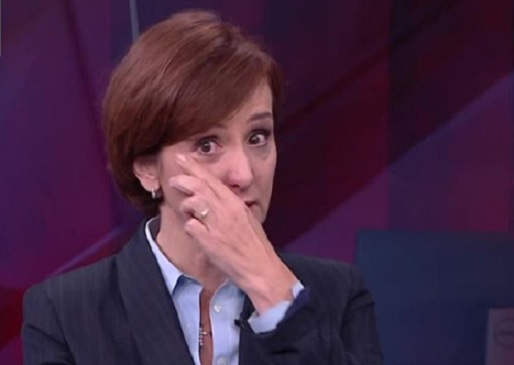 Jornalista Thais Herédia chora e pede desculpas à mãe durante programa: 'oportunidade de reaprender'