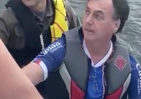 Vídeo: Bolsonaro passeia de jet ski no dia em que Brasil chega aos 10 mil mortos por Covid-19