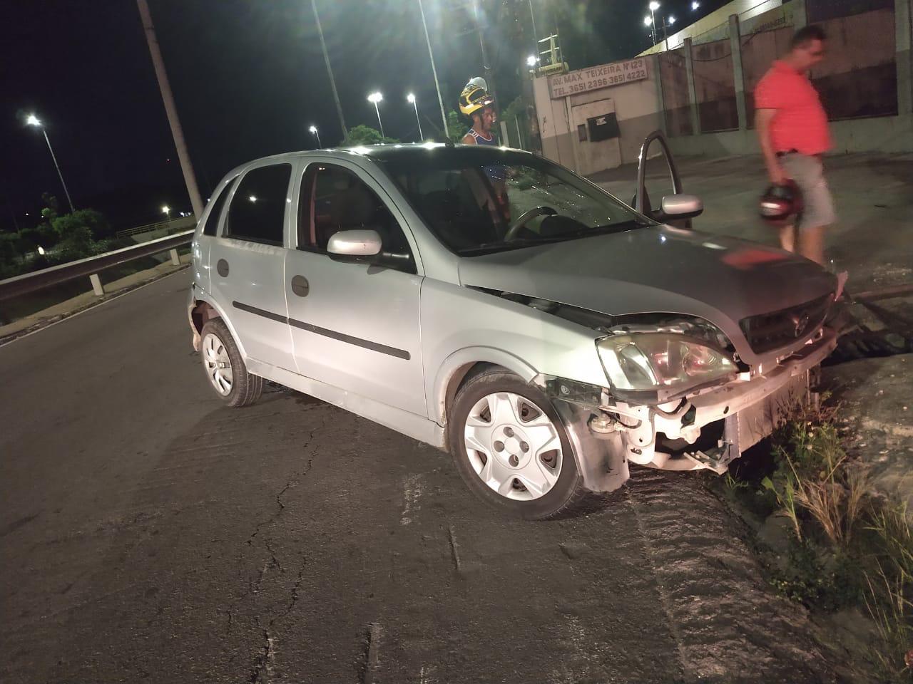 Após ser ferido em briga, homem foge de posto e sofre acidente em avenida de Manaus