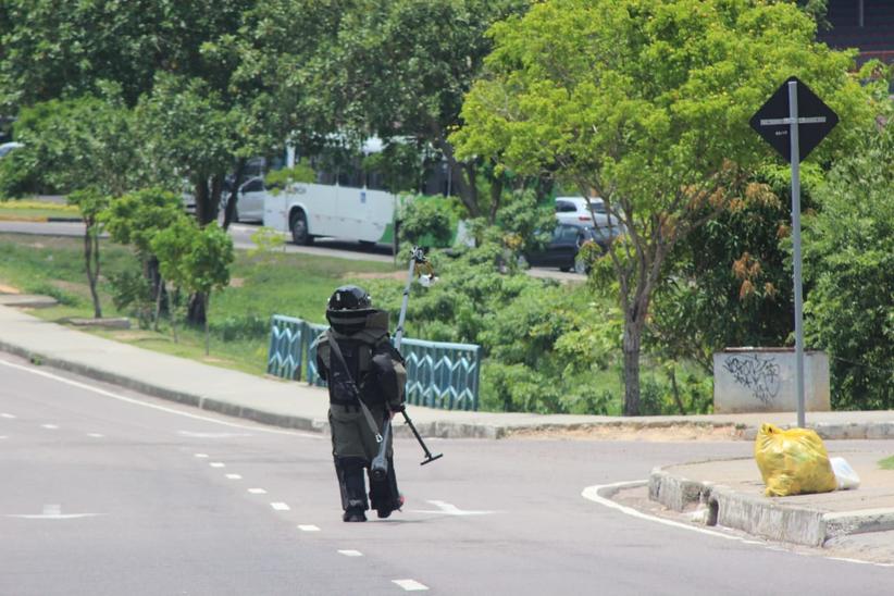Dupla é presa enquanto 'passeava' de motocicleta com uma bomba em Manaus