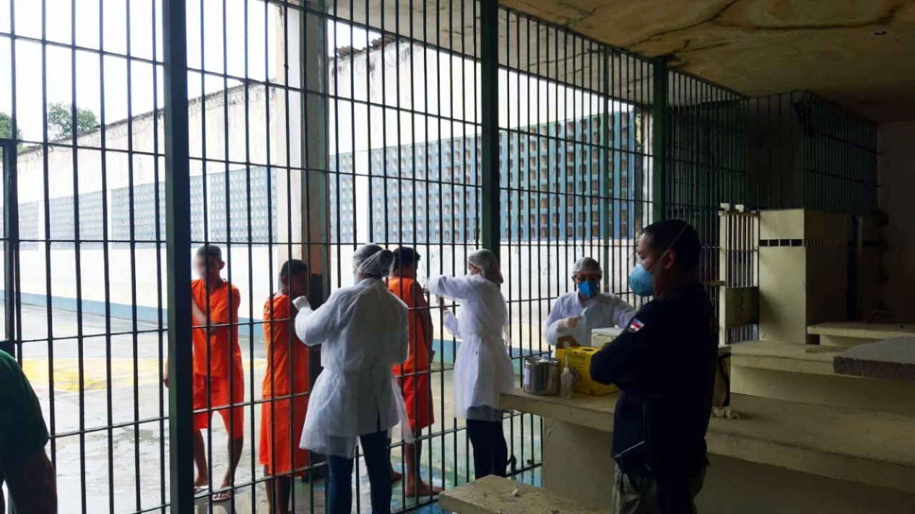 100% dos detentos de sete presídios de Manaus foram vacinados contra H1N1, diz Seap