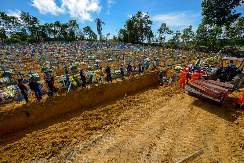 Manaus registra 100 enterros na abertura da semana; 15 por Covid-19