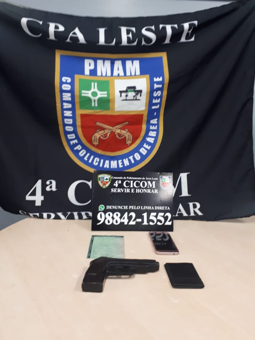 Jovem é preso e adolescente apreendido com motocicleta roubada em Manaus 