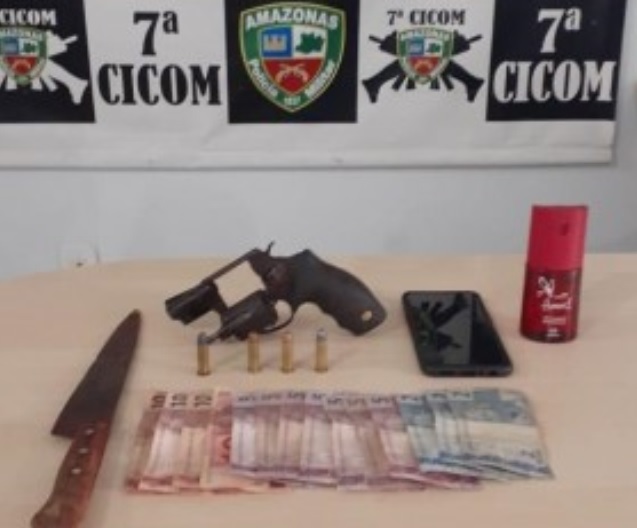 Dupla é detida pela polícia após assalto em drogaria de Manaus 