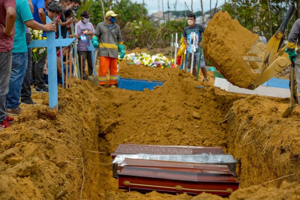 Números de enterros caem para 79 em Manaus na quarta-feira