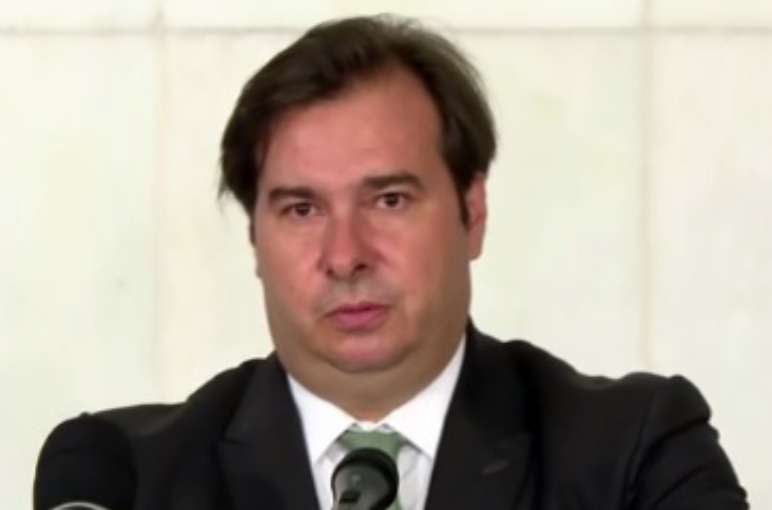 Em encontro com Bolsonaro, Maia fala em ‘manter o diálogo’ e adiamento do Enem 