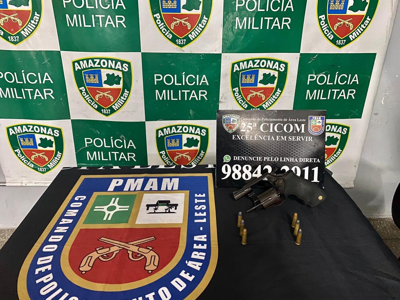 Homem é preso com revólver em rua de Manaus