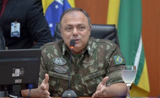 Pazuello pode autorizar uso amplo da cloroquina após saída de Teich, que era contra a medida 