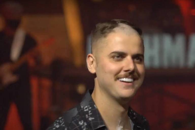 Zé Neto tem barba e cabelo raspados por Cristiano em segunda live da dupla