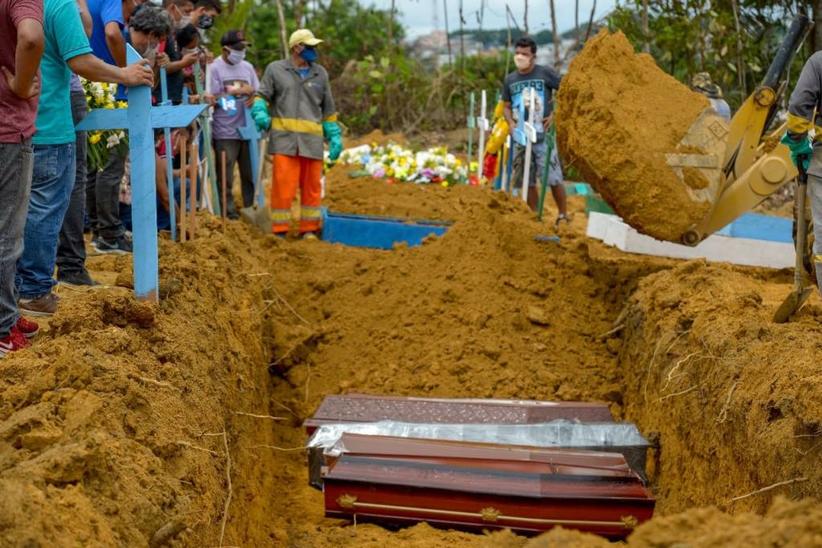 Em meio a avanço de pandemia, cemitérios registram 59 enterros em Manaus