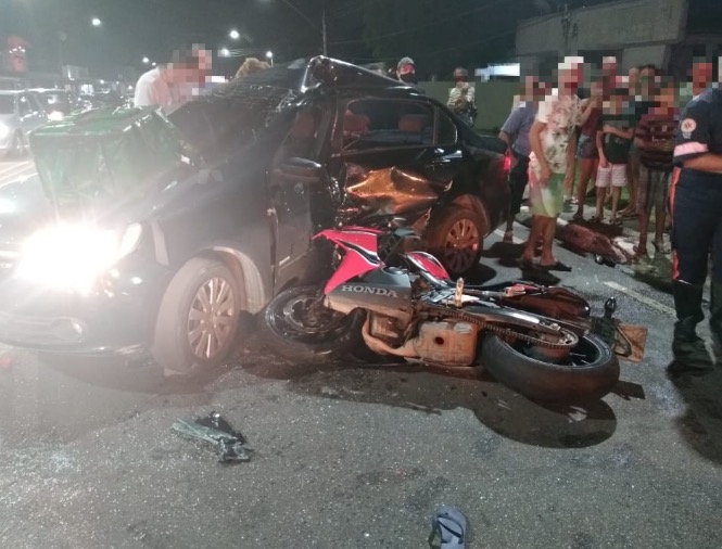 Acidente grave deixa entregador de delivery e motorista feridos em avenida de Manaus