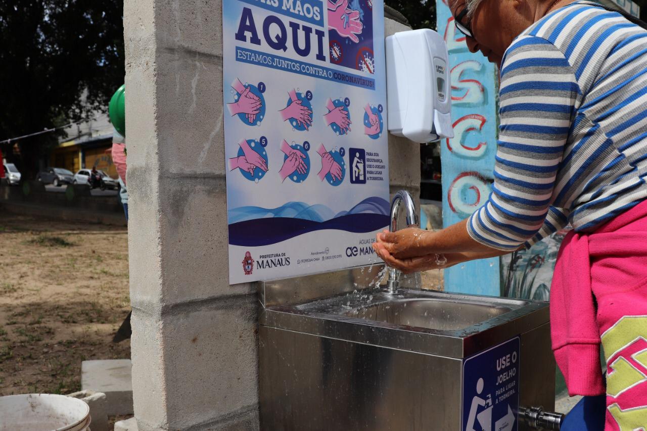 Coronavírus: Pias comunitárias são entregues para população em situação de rua em Manaus
