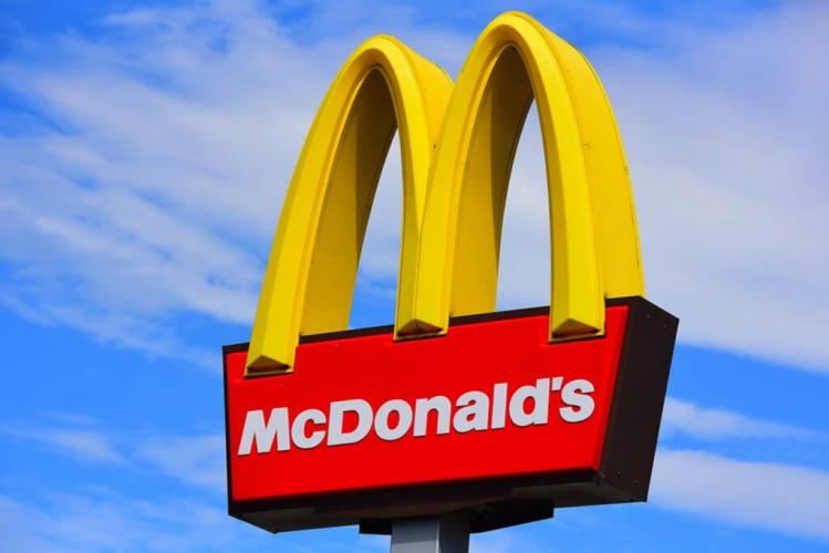 Sindicatos de sete países denunciam McDonald's por 'assédio sexual sistêmico'
