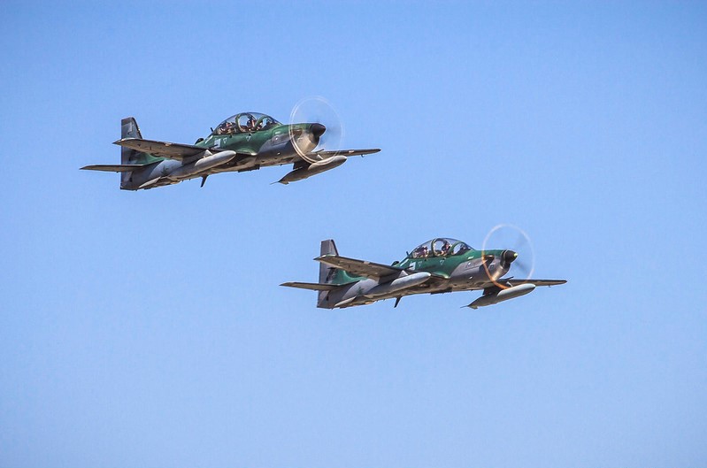 FAB intercepta avião transportando drogas em voo irregular sobre o Amazonas