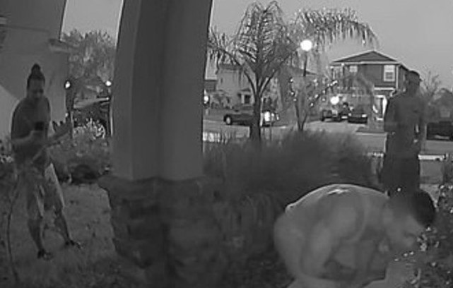 Casal em pânico teme assalto mas trio cerca casa por motivo inusitado