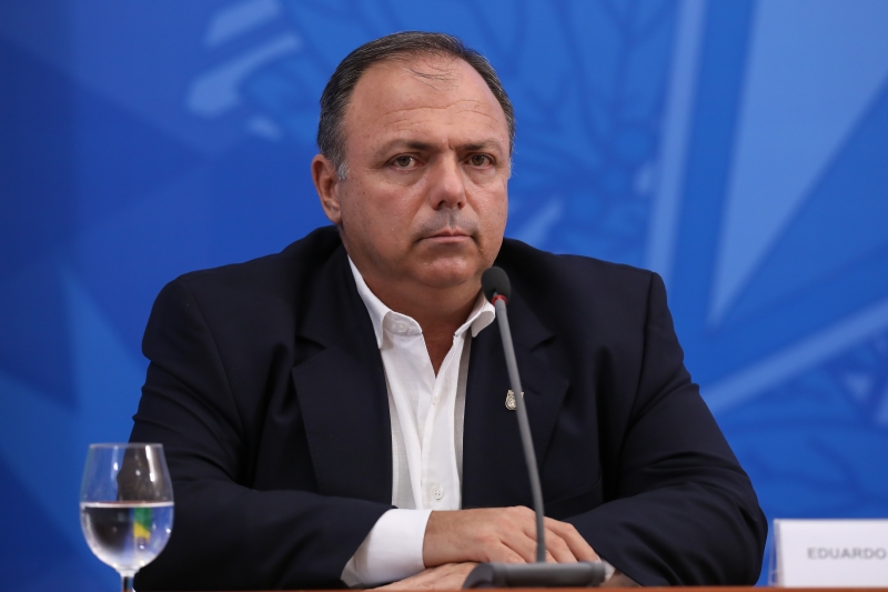 Bolsonaro diz que general vai ficar ‘por muito tempo’ no comando do Ministério da Saúde