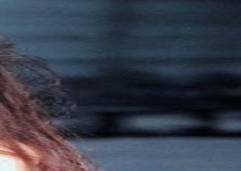 MC Mirella causa euforia ao usar micro short cavadinho no bumbum enquanto rebola de costas