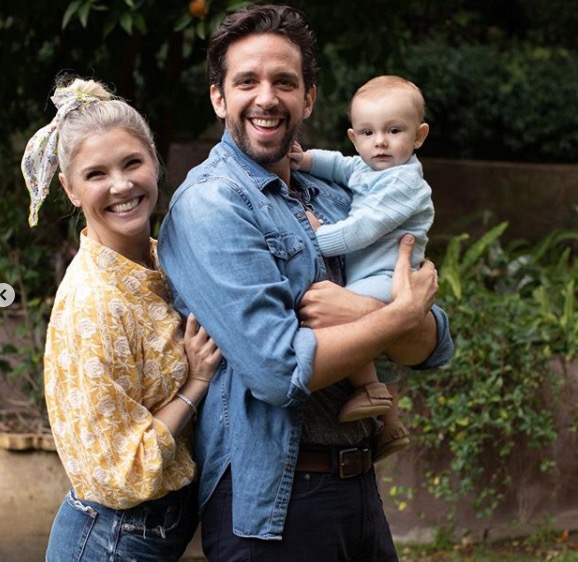 Internado, ator Nick Cordero piora e mulher chora: ‘as coisas estão indo ladeira abaixo’