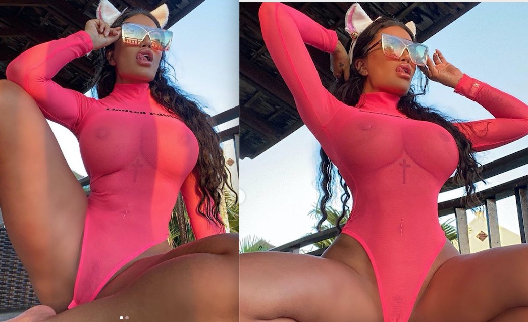 Modelo choca ao posar com body transparente e mostrar tudo em ângulo ousado