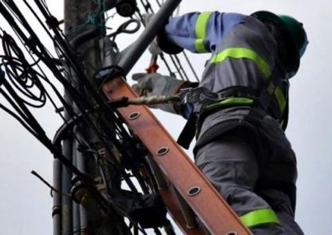 Câmara aprova projeto que proíbe corte de luz e água nos fins de semana e feriados