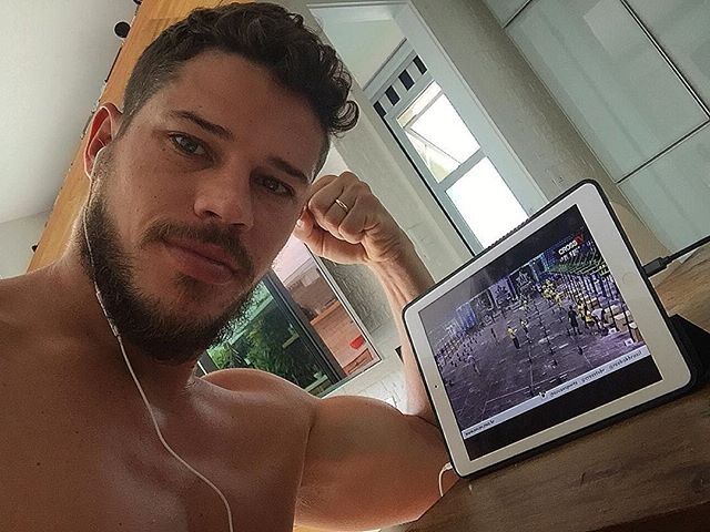 José Loreto confessa que comprou remédio para ereção: 'Brochar é tão natural'