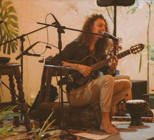 Nando Montenegro realiza live solidária neste sábado no Curupira