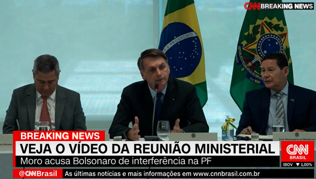 Em reunião ministerial, Bolsonaro diz que queria armar população contra 'ditadura' do isolamento social