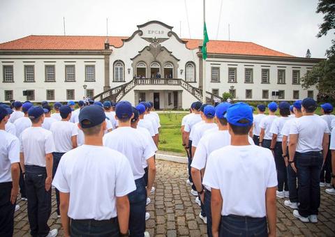Aeronáutica confirma 90 infectados com novo coronavírus em escola de cadetes em MG