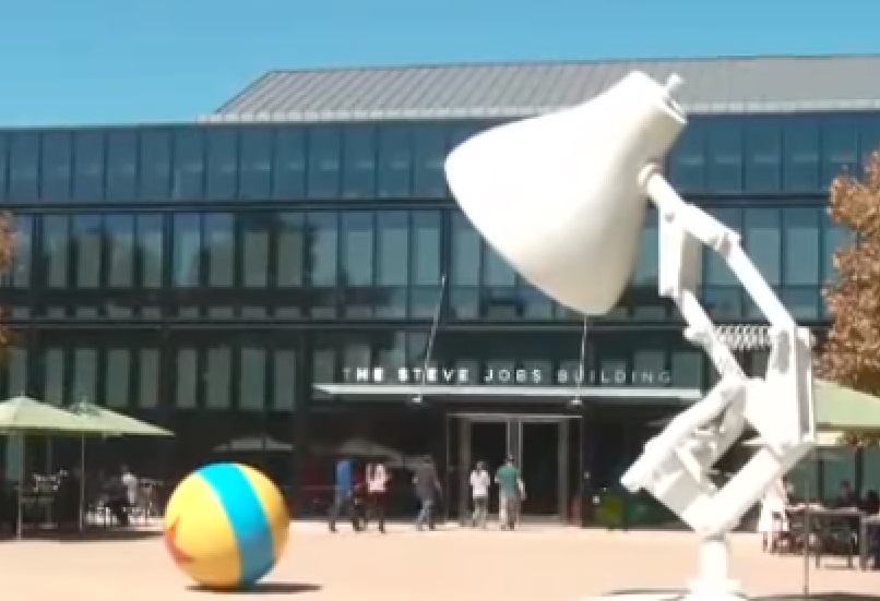 Pixar apresenta seu primeiro protagonista gay