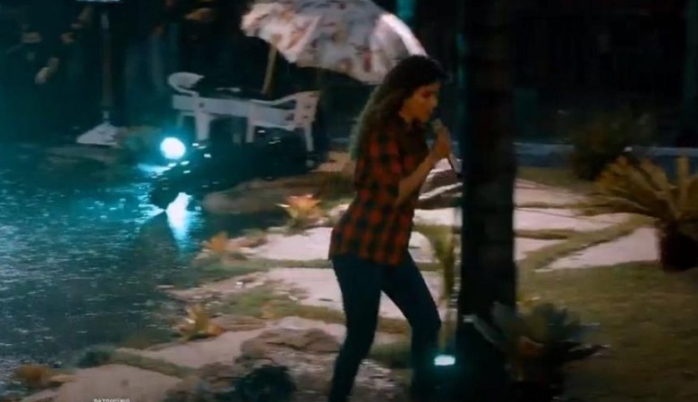 Chuva forte interrompe Live ao ar livre de Paula Fernandes que sai correndo