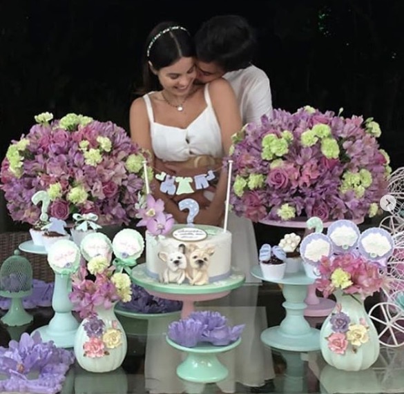 Grávida, Sthefany Brito revela sexo do bebê em chá revelação diferente