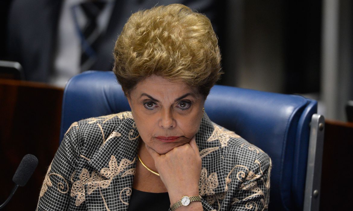 Dilma será indenizada em R$ 60 mil após ser chamada de burra em propaganda 