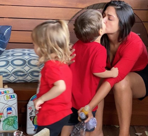 Seguidor critica Thais Fersoza por selinho em filho e leva 'patada' de Michel Teló 