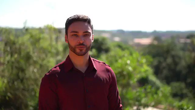 Repórter da Globo News é interrompido ao vivo por gritos de 'Globo lixo'