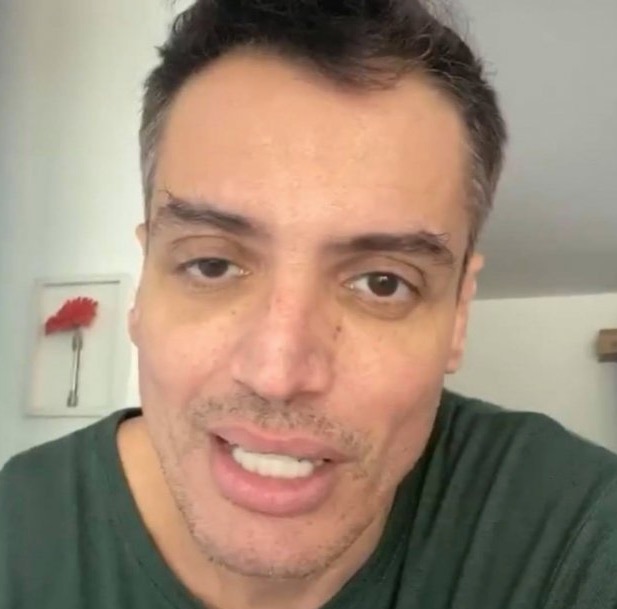 Justiça proíbe Leo Dias de citar nome de Anitta