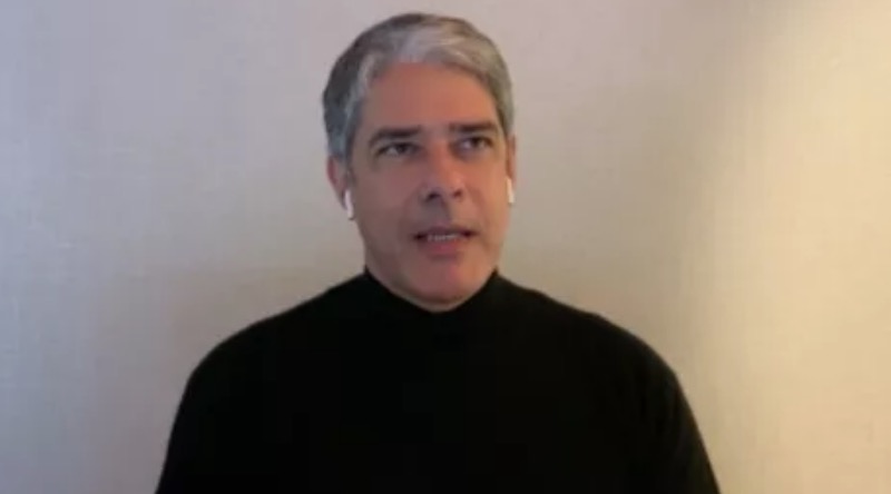 Em rara entrevista, William Bonner desabafa: 'pessoas que estão me xingando batiam palmas há 2 ou 3 anos'  