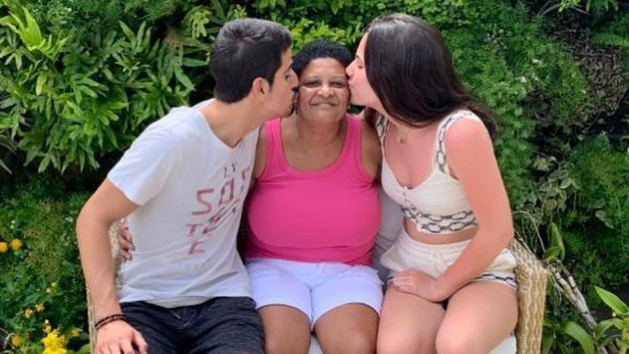 Atriz Claudia Raia lamenta morte de babá dos filhos, vítima de coronavírus: 'luz em nossas vidas'