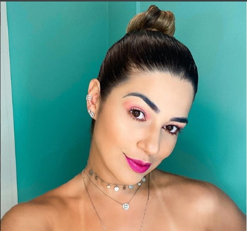 Em Manaus, Vivian Amorim se empolga em 'challenge' e anuncia live dançante