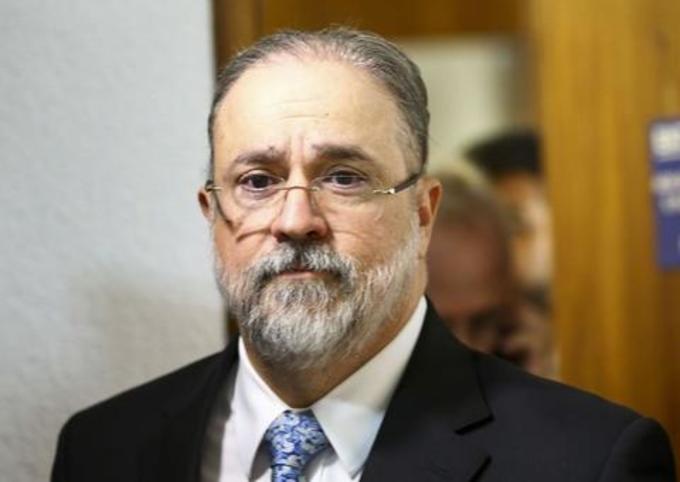 Procurador-geral da República pede a Fachin para suspender tramitação do inquérito das fake news