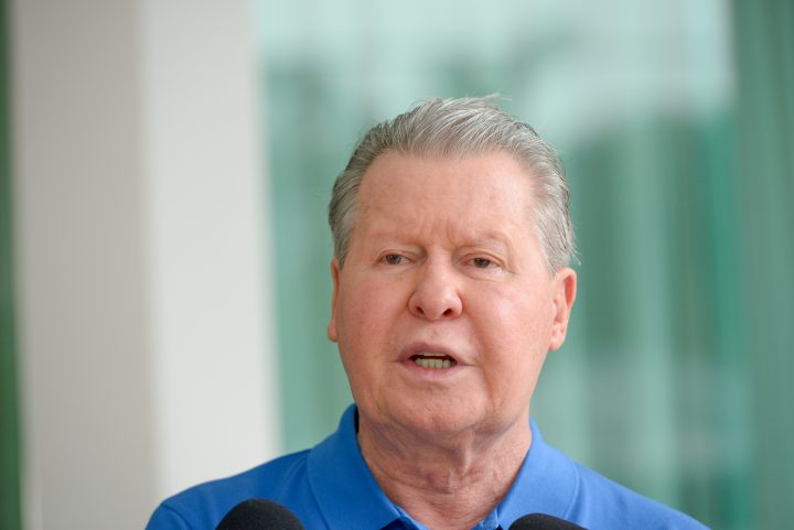 Prefeito de Manaus alerta governador sobre riscos da reabertura precoce do comércio