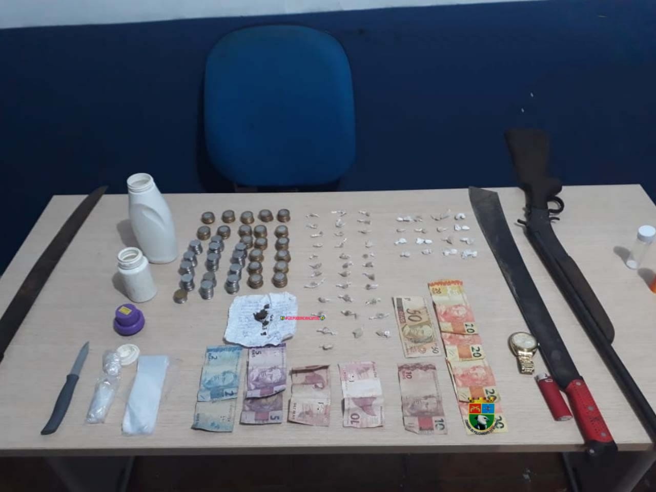 Dupla é presa após atacar policiais com pedradas e golpe de terçado no Amazonas 