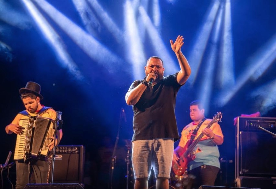 Dj Evandro Jr. se despede da banda Xiado da Xinela em Live no Circo Marcos Frota