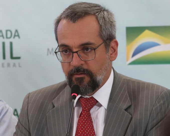 Weintraub fica calado durante depoimento à Polícia Federal para explicar ataque ao STF