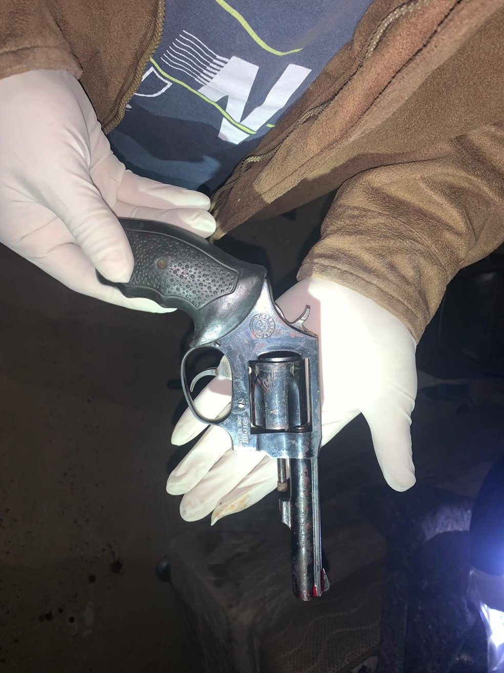 Suposto traficante de drogas é morto e familiares atacam PM com pedradas e tiros de fuzil