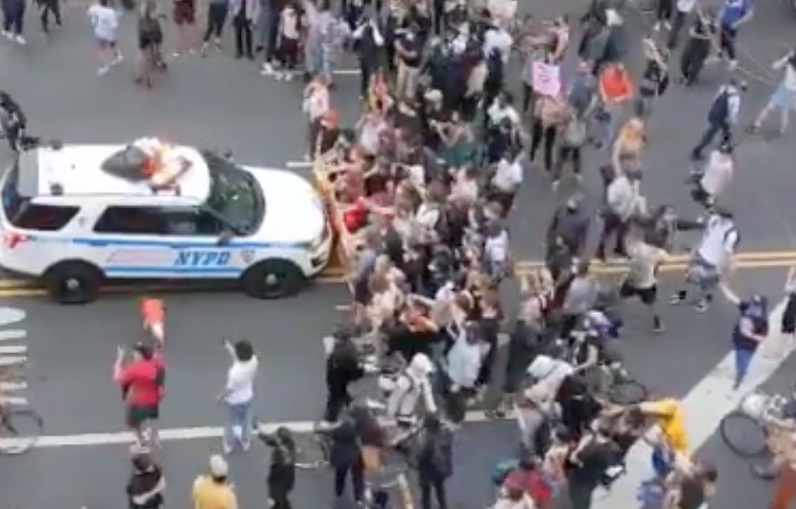 Nos EUA, 25 cidades decretam toque de recolher no 5º dia de protestos pela morte de Floyd