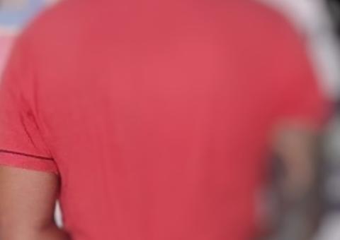 Jovem flagrado executando rival dentro de carro é preso em Manaus; confira vídeo do crime